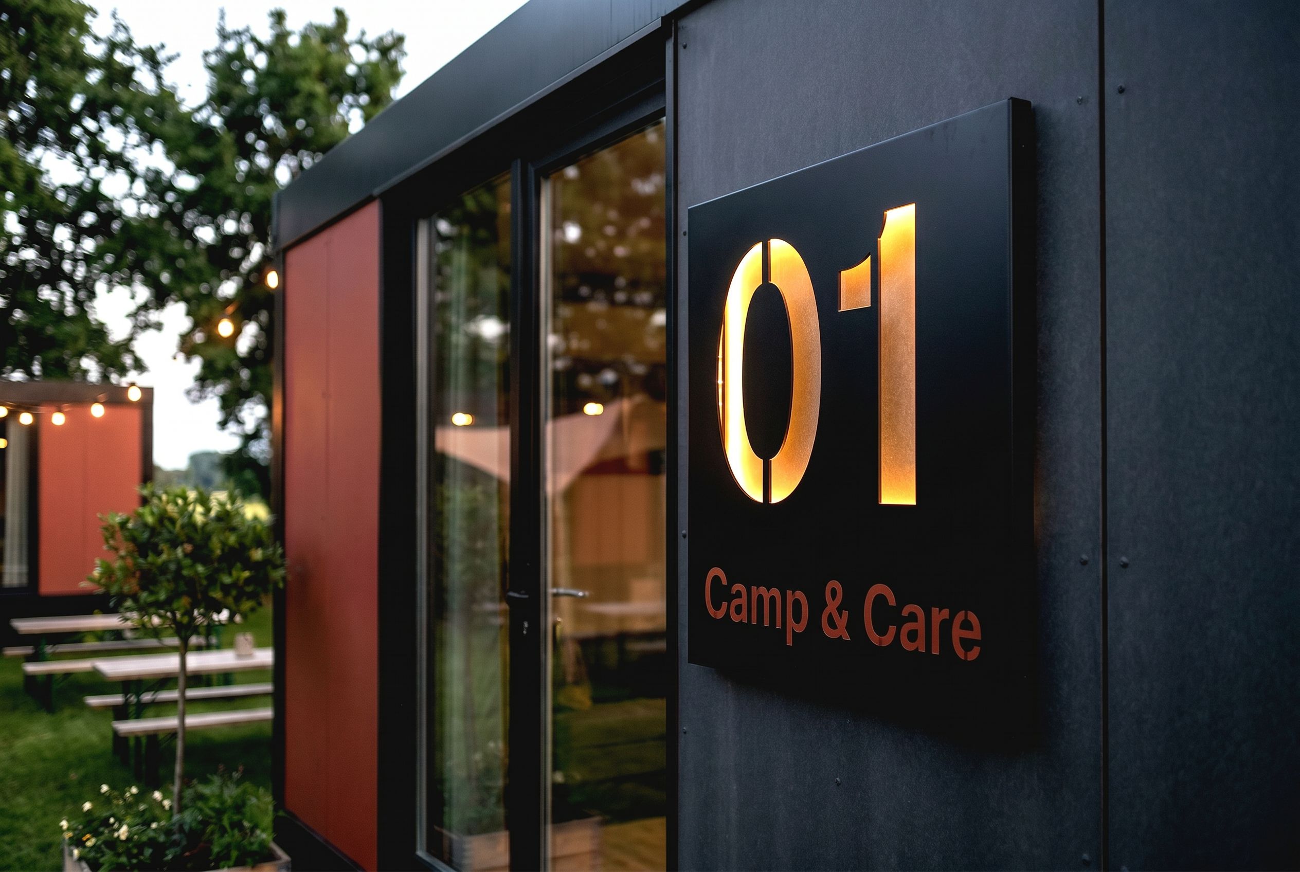 Camp & Care skilt